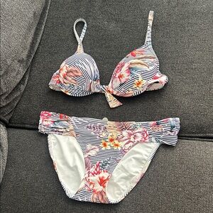 Azura, Woman’s Small Striped Floral Push-Up Bikini Set
